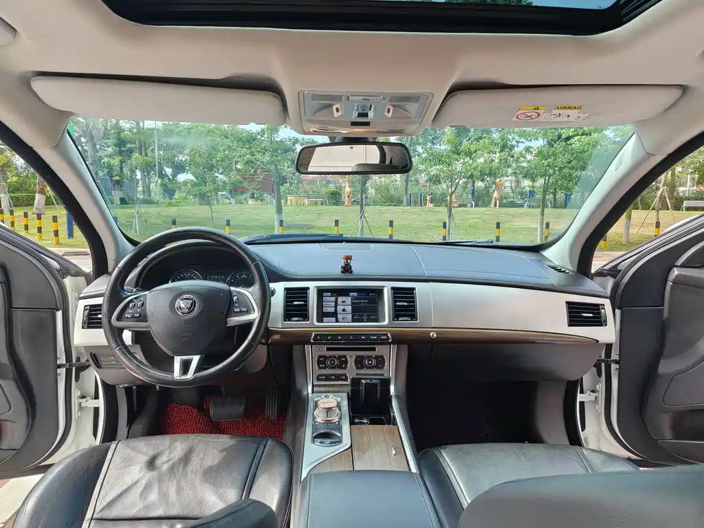 Jaguar XF 2015 XF 2.0T Fenghua Edition
