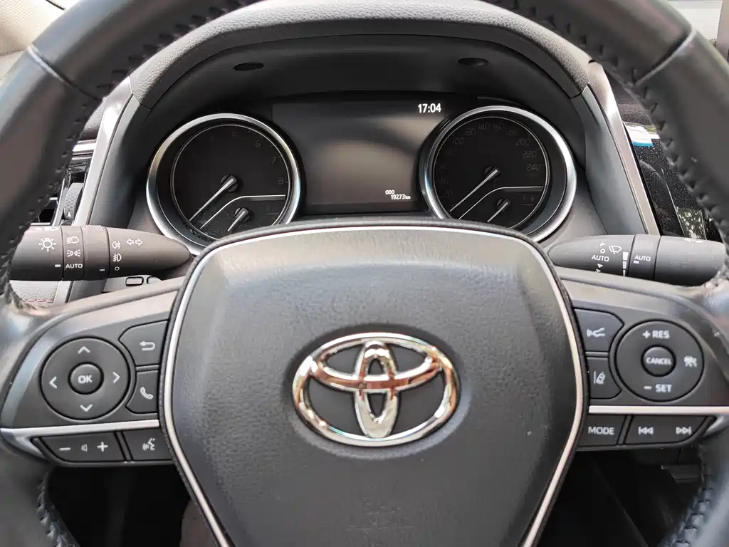 Toyota Camry 2021 2.0G Luxury Edition