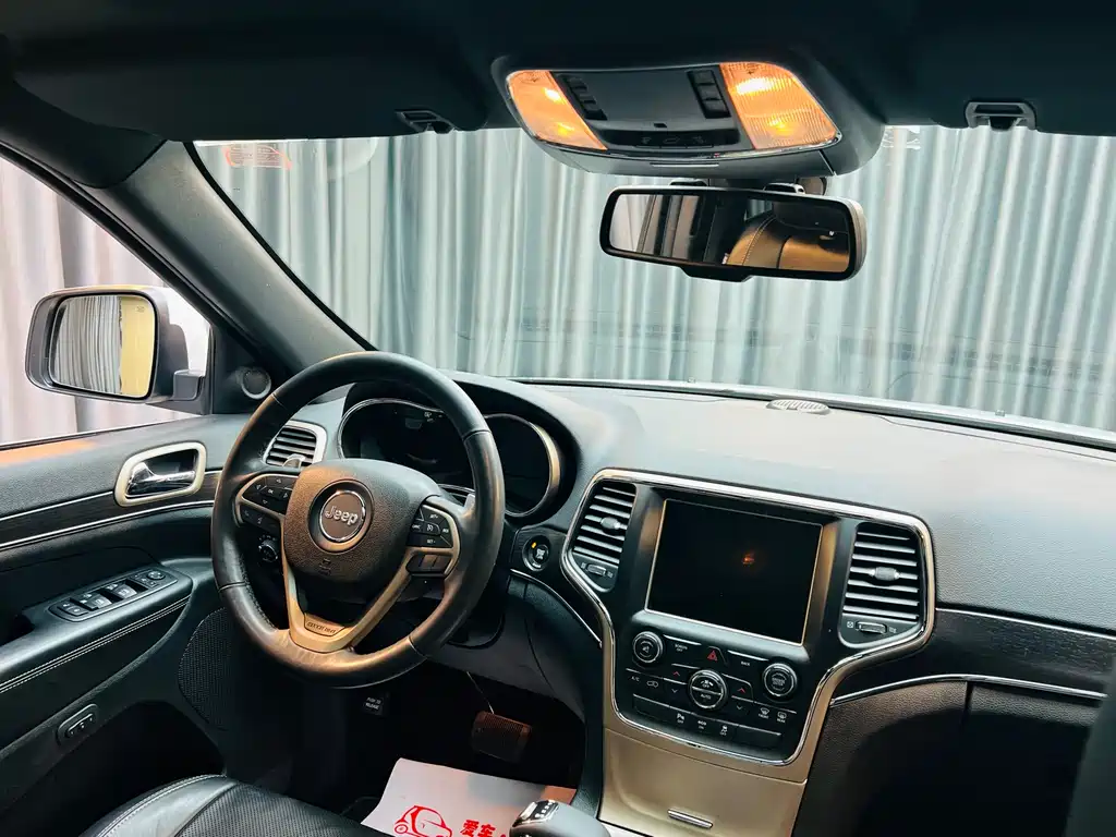 Jeep Grand Cherokee 2015 3.6L Elite Navigation Edition