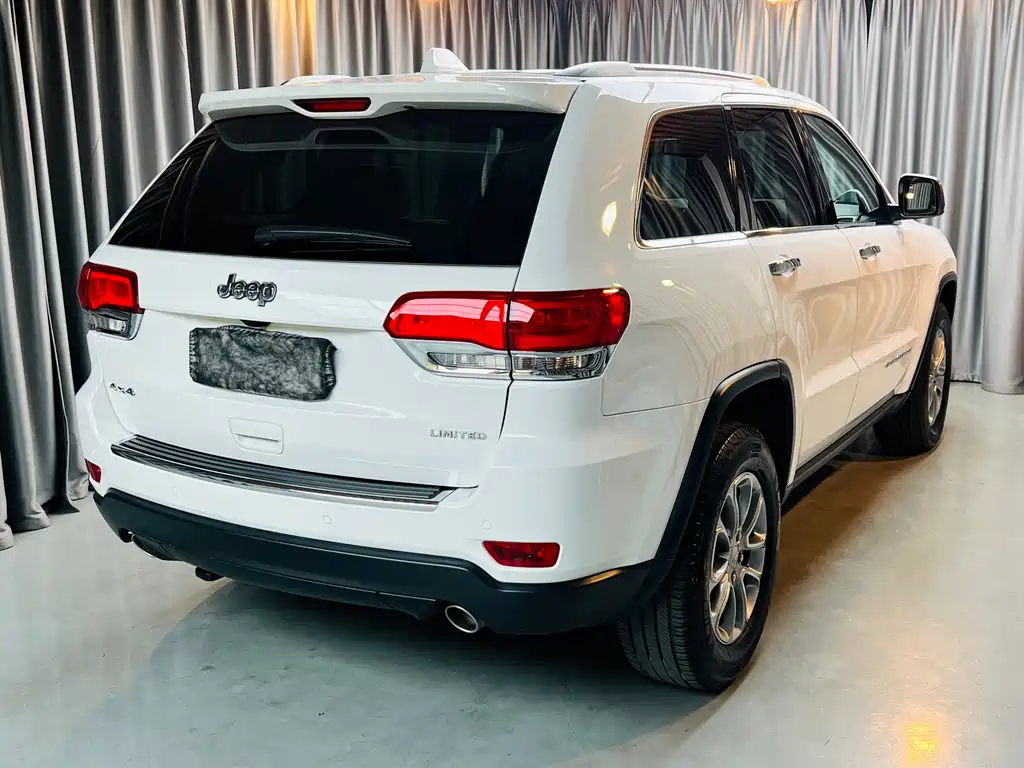 Jeep Grand Cherokee 2015 3.6L Elite Navigation Edition