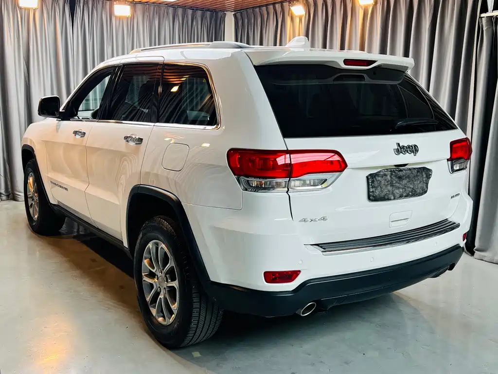 Jeep Grand Cherokee 2015 3.6L Elite Navigation Edition
