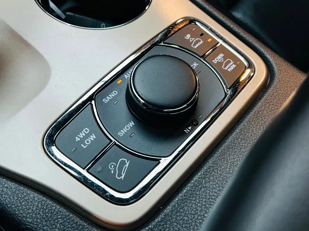 Jeep Grand Cherokee 2015 3.6L Elite Navigation Edition