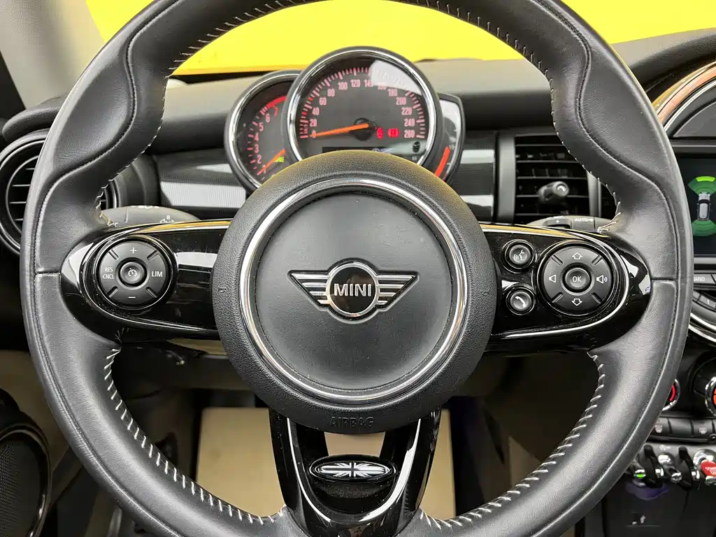 MINI 2019 1.5T COOPER Artist