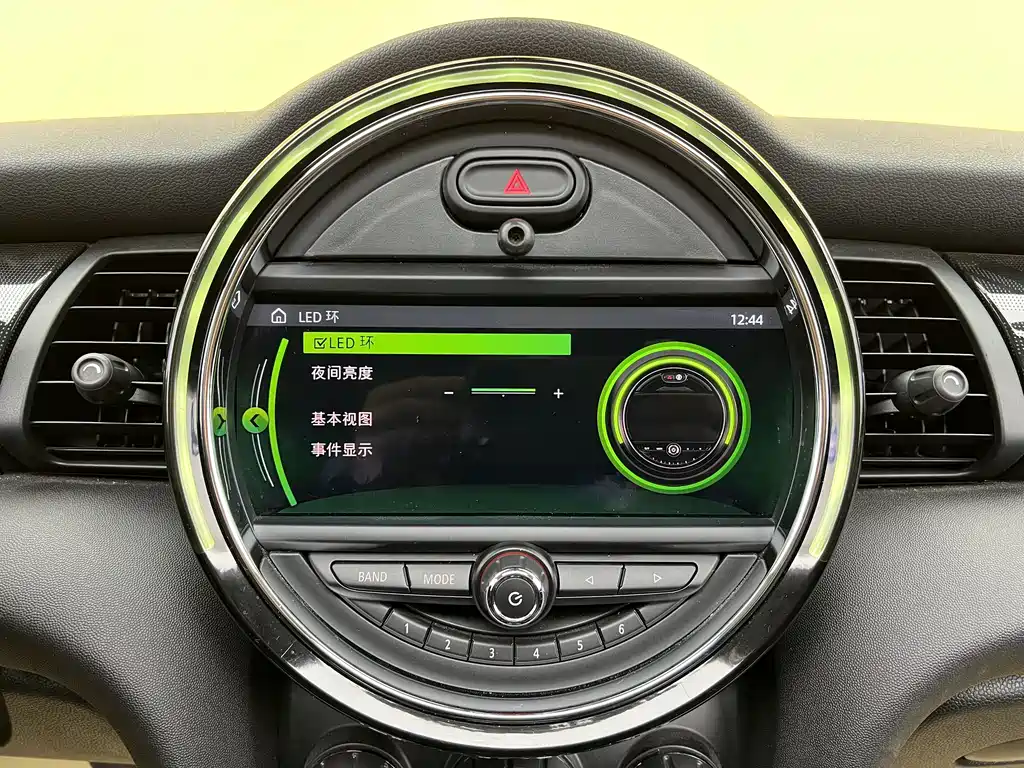 MINI 2019 1.5T COOPER Artist