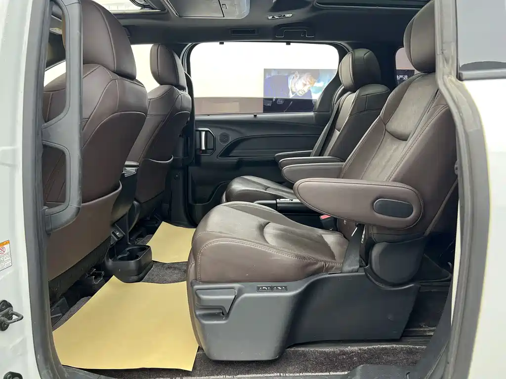 Sienna 2023 2.5L Hybrid Platinum Edition