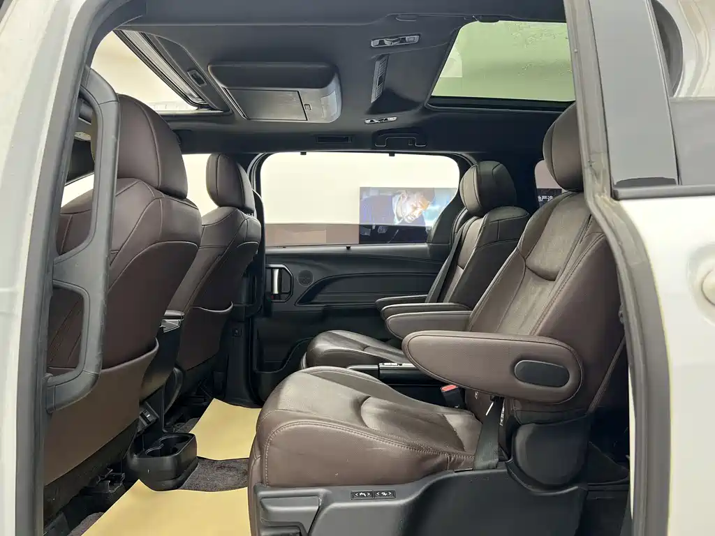 Sienna 2023 2.5L Hybrid Platinum Edition