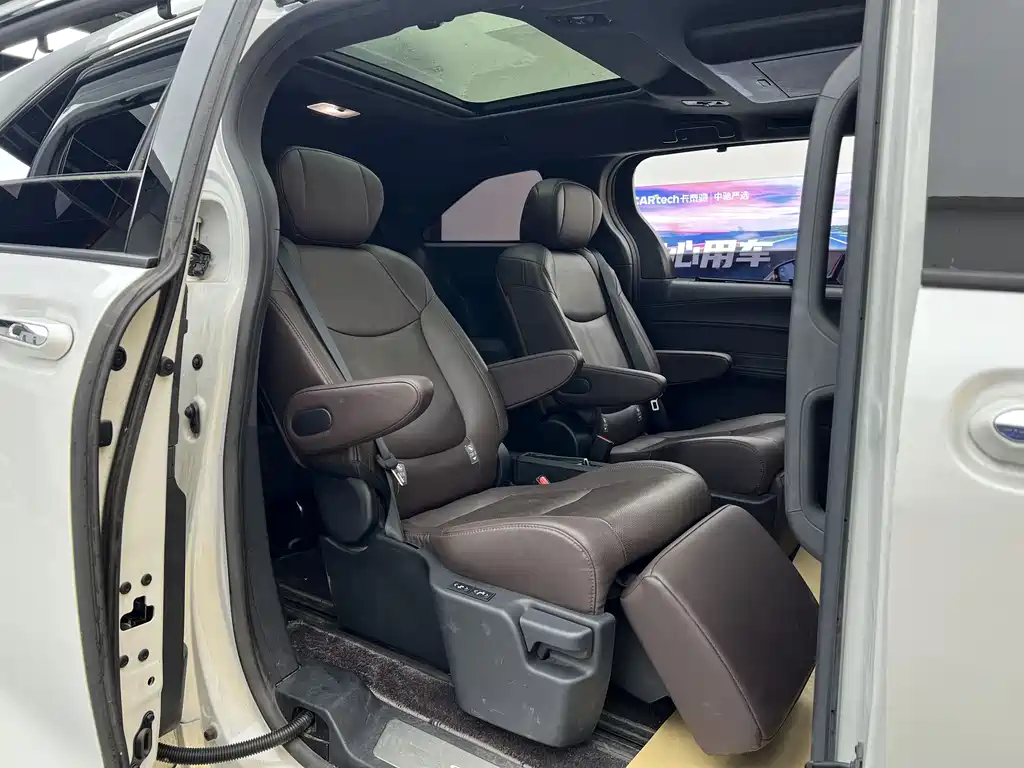 Sienna 2023 2.5L Hybrid Platinum Edition