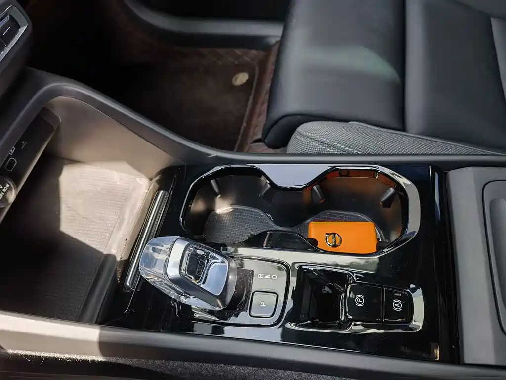 Volvo XC40 2024 B3 Core Luxury