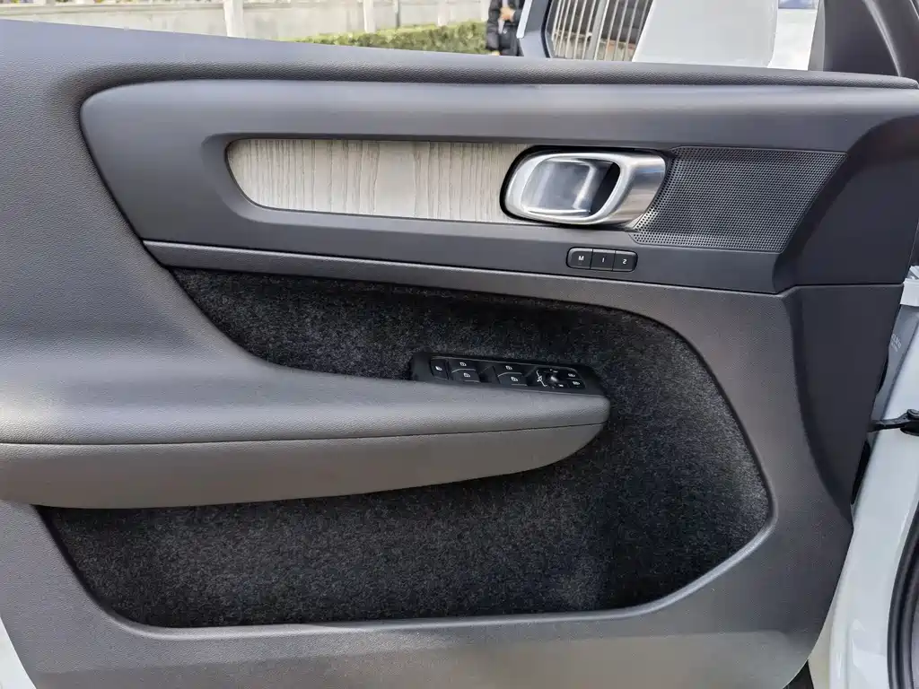 Volvo XC40 2024 B3 Core Luxury