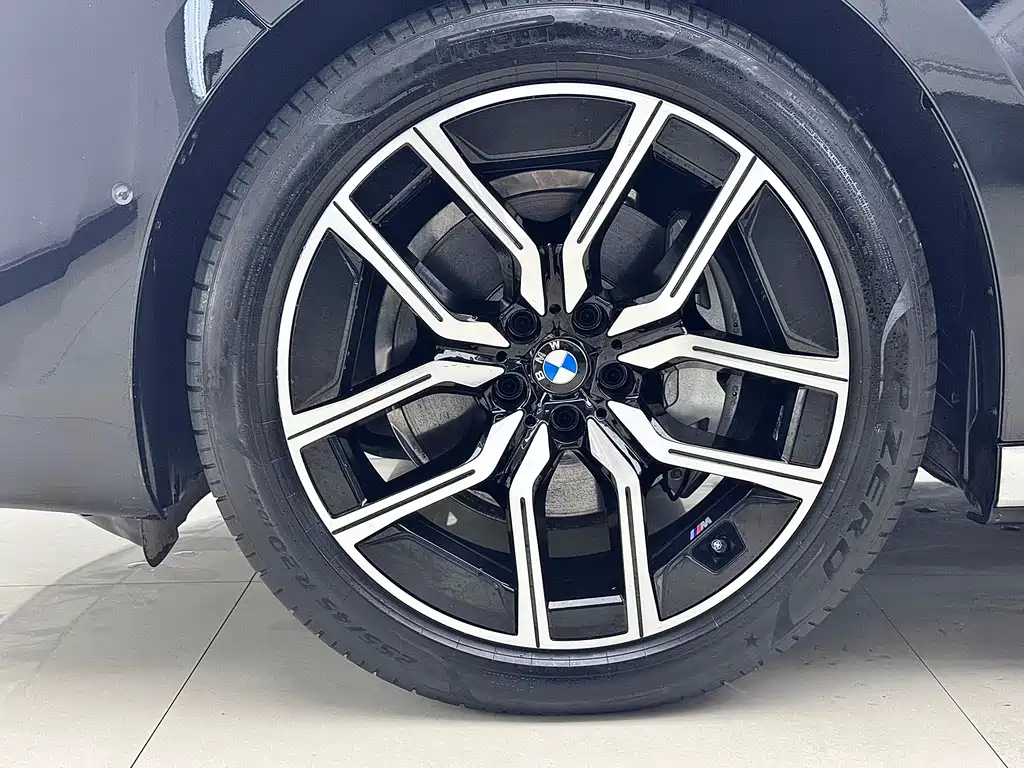 BMW 7 Series 2023 735Li M Sport Package