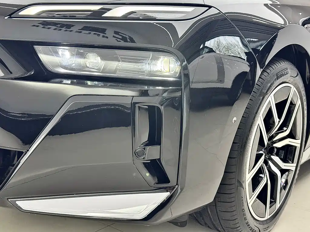 BMW 7 Series 2023 735Li M Sport Package