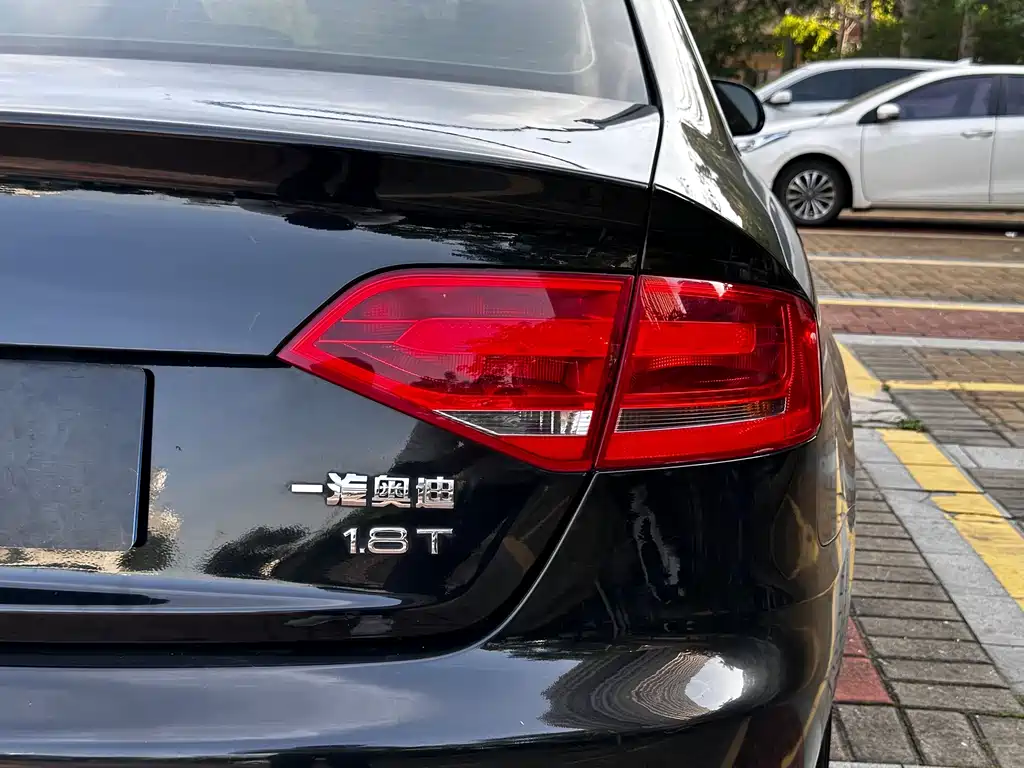 Audi A4L 2012 1.8 TFSI Manual Comfort Edition