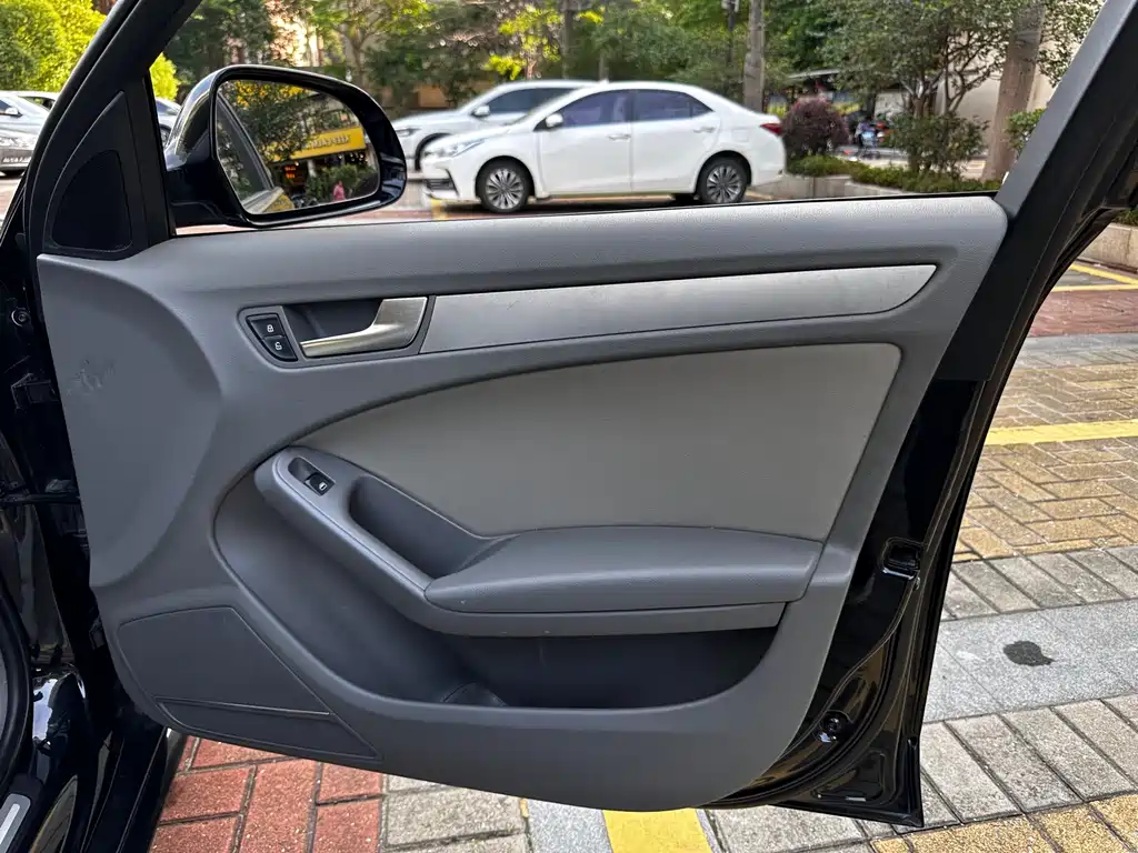 Audi A4L 2012 1.8 TFSI Manual Comfort Edition
