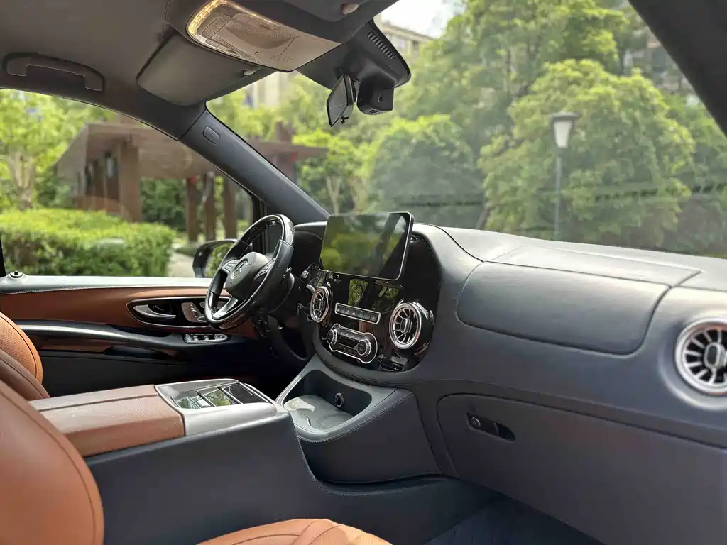 Mercedes-Benz Vito 2023 2.0T Business Edition 7-Seater