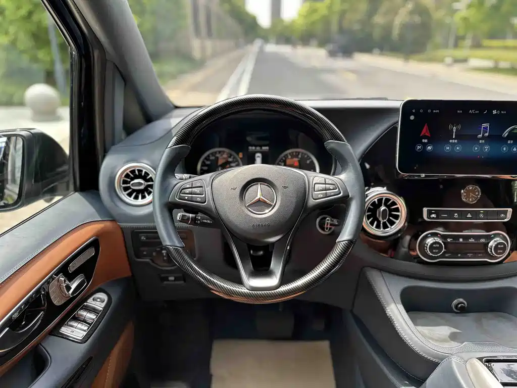 Mercedes-Benz Vito 2023 2.0T Business Edition 7-Seater