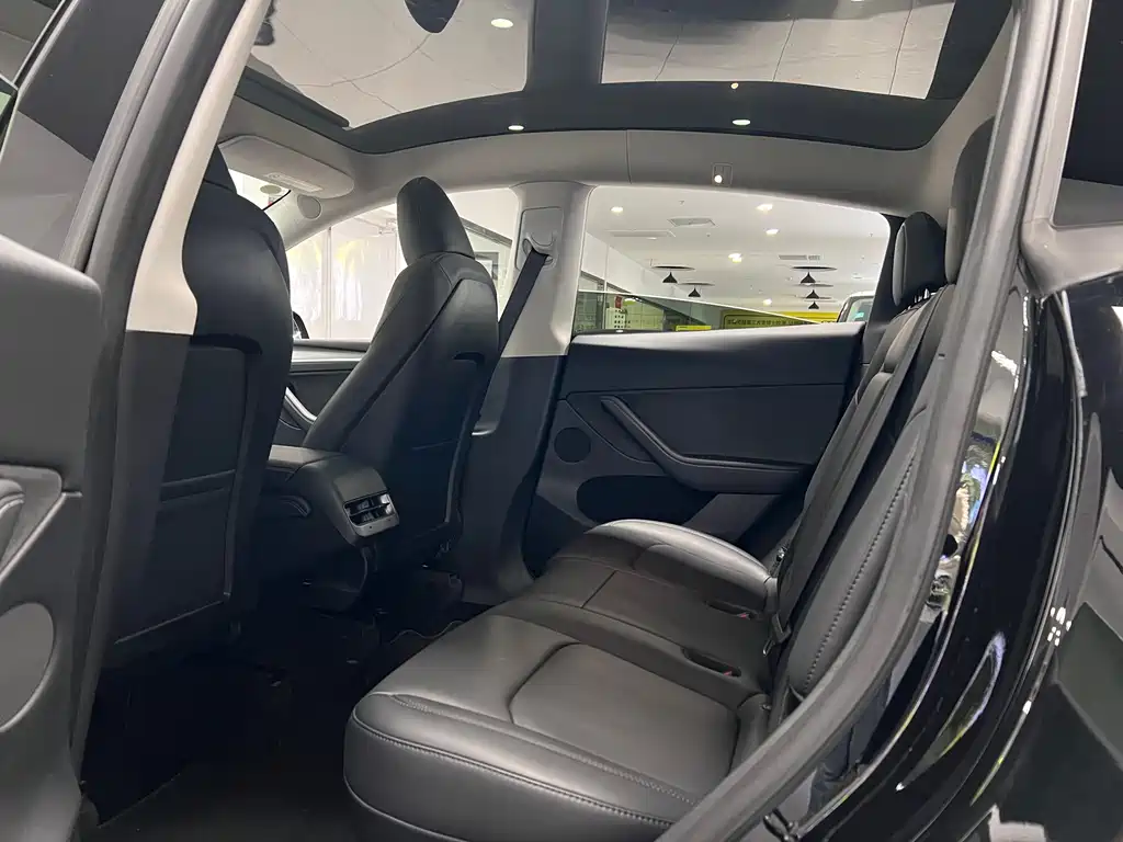 Tesla Model Y 2023 Long Range All-Wheel Drive