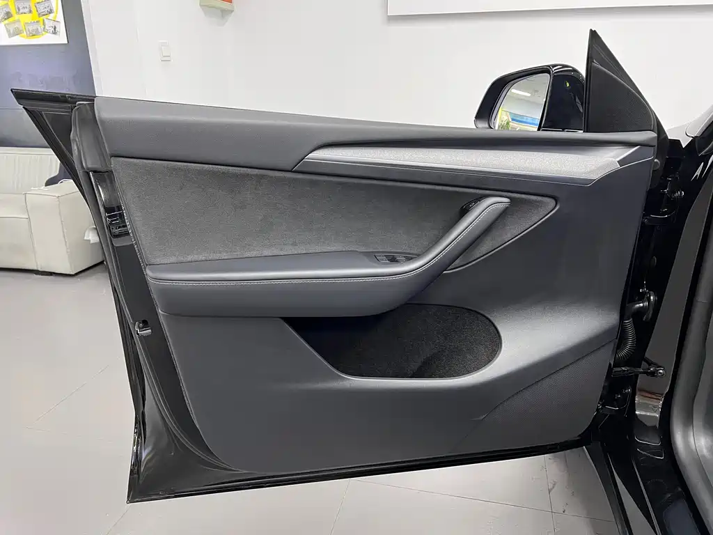 Tesla Model Y 2023 Long Range All-Wheel Drive