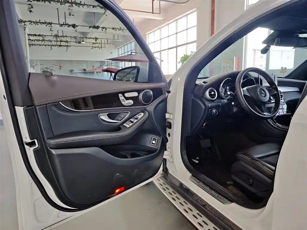 Mercedes-Benz GLC 260 4MATIC Luxury Edition 2018