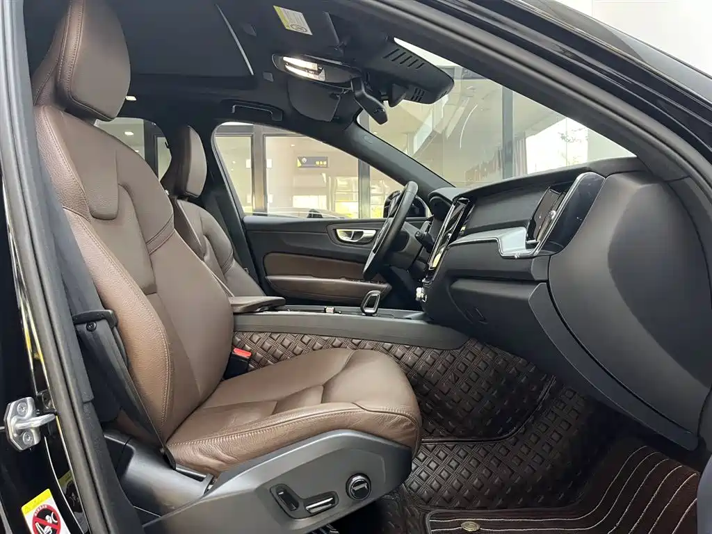 Volvo XC60 2022 B5 AWD Inscription