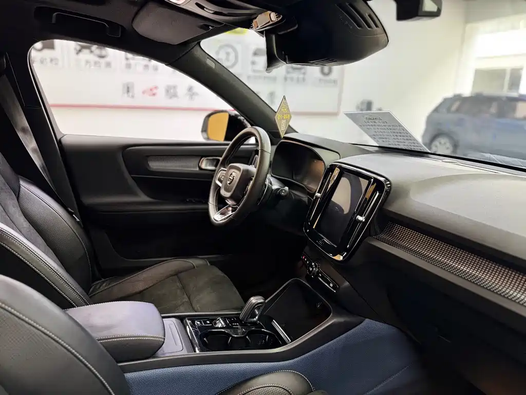 Volvo XC40 2020 T4 AWD R-Design