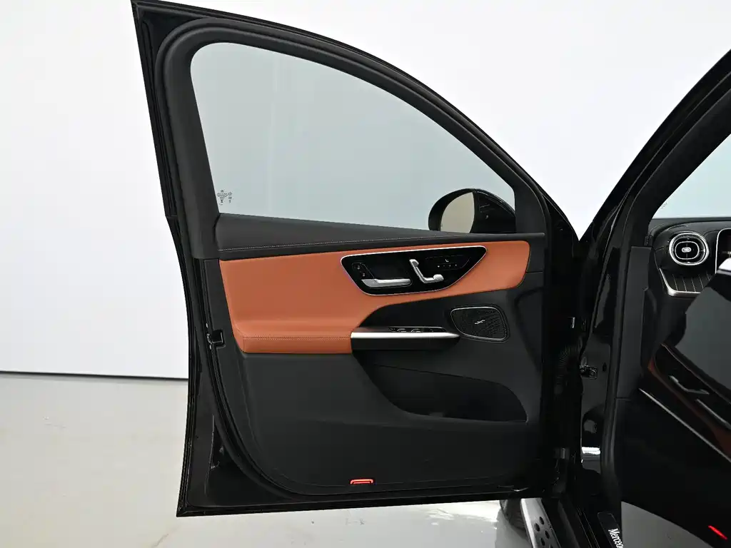 Mercedes-Benz GLC 300 L 4MATIC Dynamic 5-Seater 2023 Facelift