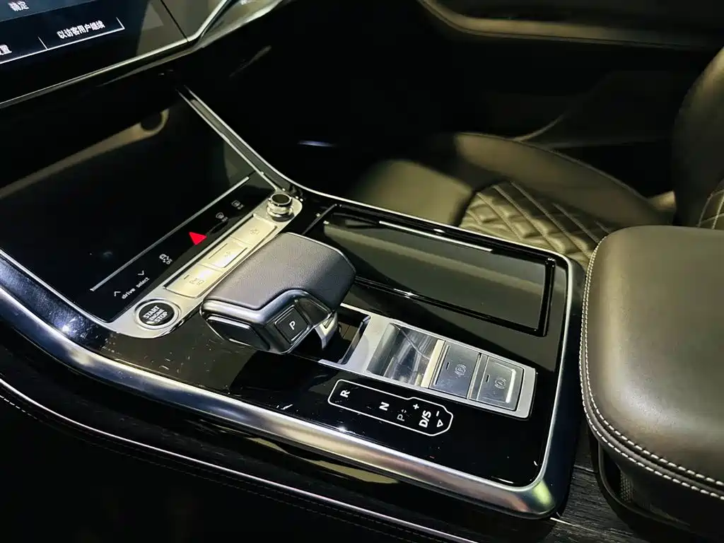 Audi Q8 2023 55 TFSI Premium Sport