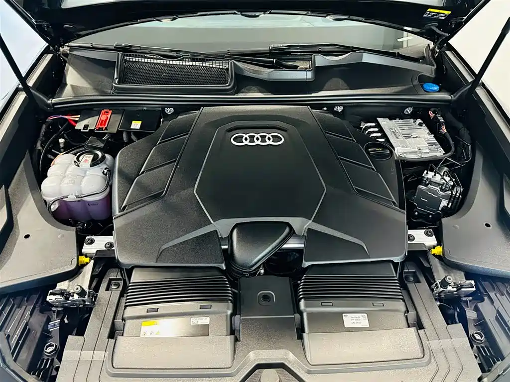 Audi Q8 2023 55 TFSI Premium Sport