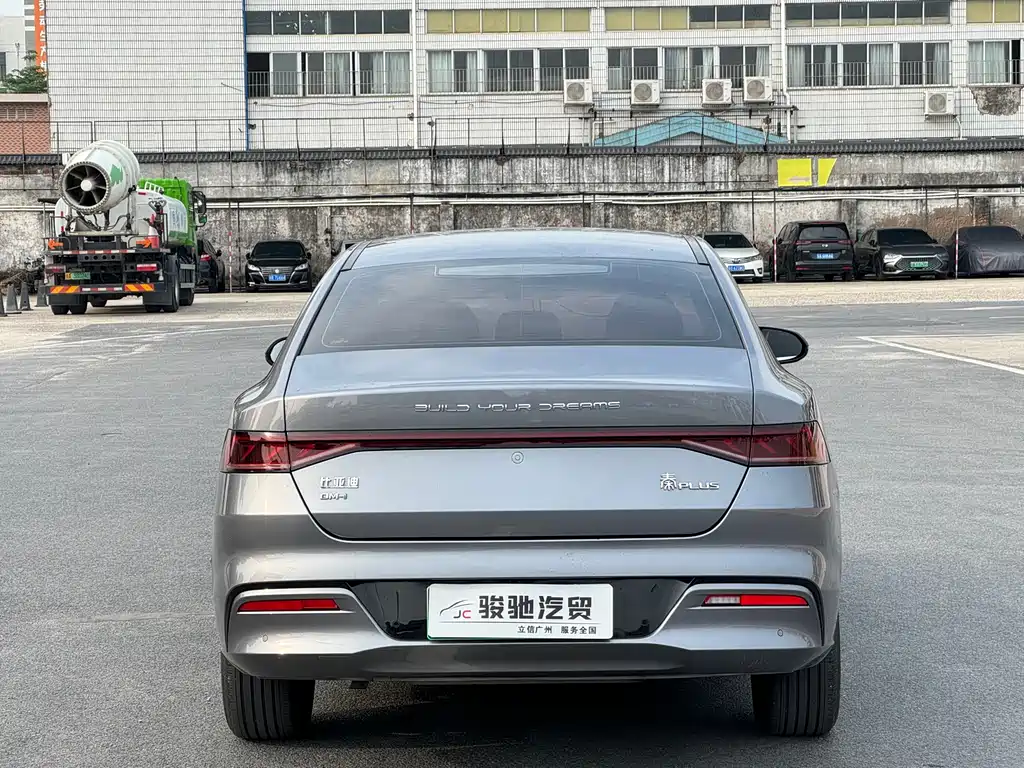 Qin PLUS 2023 Champion Edition DM-i 55KM Leading