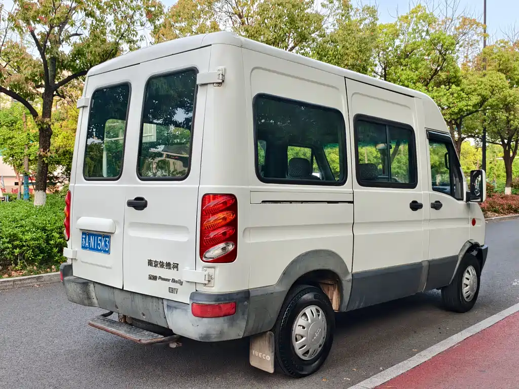 Iveco Power Daily 2013 3.0T-A42 Passenger High Roof F1C