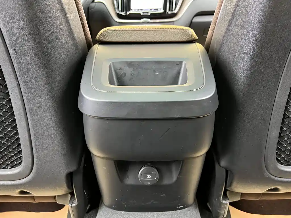 Volvo XC60 2022 B5 AWD Zhiyuan Luxury Edition