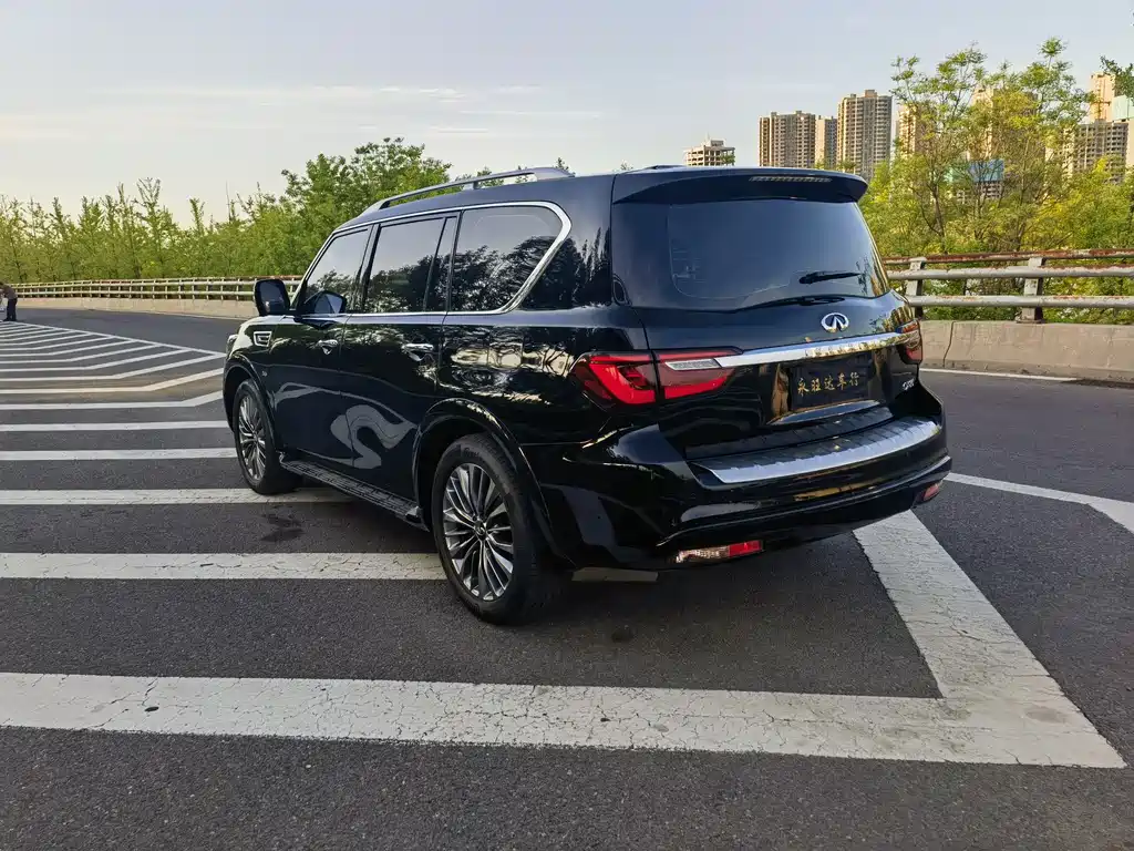 Infiniti QX80 2016 5.6L 4WD