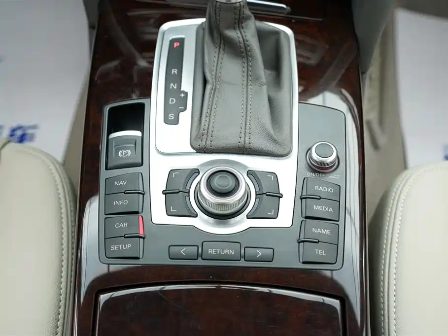 Audi A6L 2010 2.4L Technical Edition