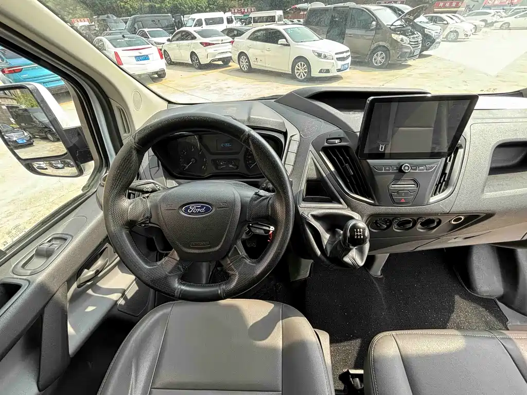 Ford Transit 2019 2.0T Diesel Business Travel Mid-Axis Mid-Roof 9-Seater China VI