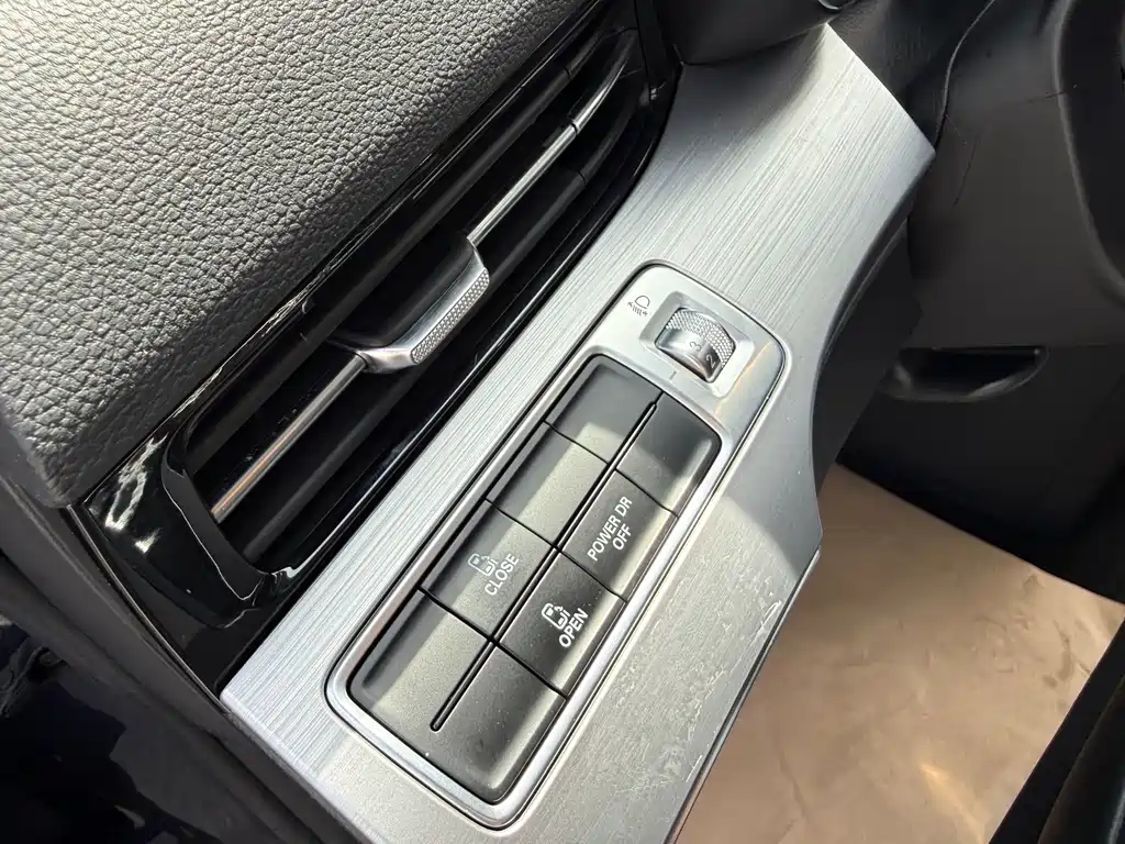 Roewe iMAX8 2023 400TGI Comfort Edition