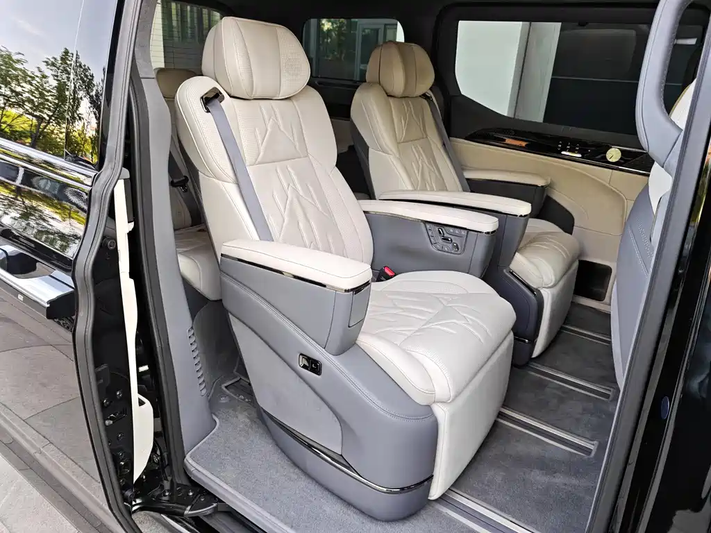 Zeekr 009 2024 7-Seater Aisle Edition AWD 108kWh
