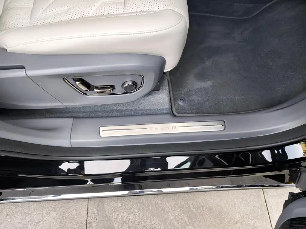 Zeekr 009 2024 7-Seater Aisle Edition AWD 108kWh
