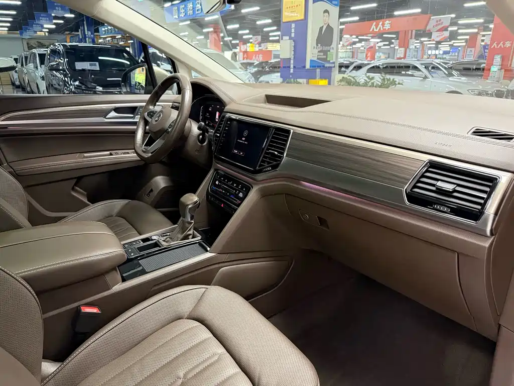Viloran 2020 330TSI Luxury Edition
