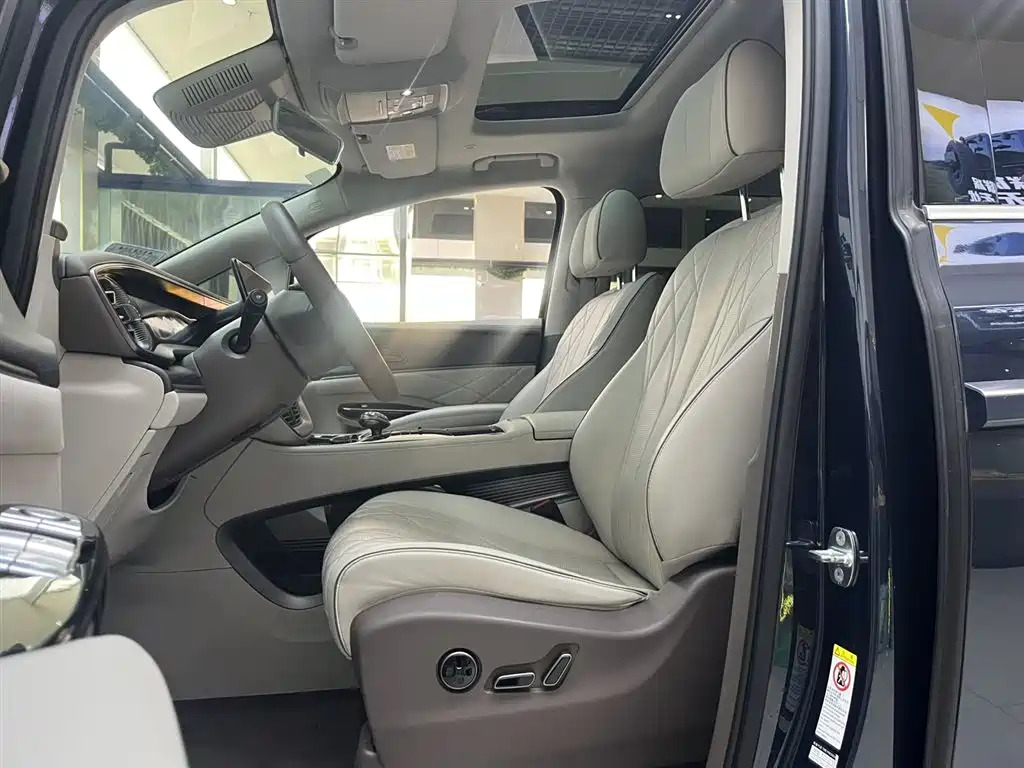 Denza D9 2022 DM-i 970 AWD Premium