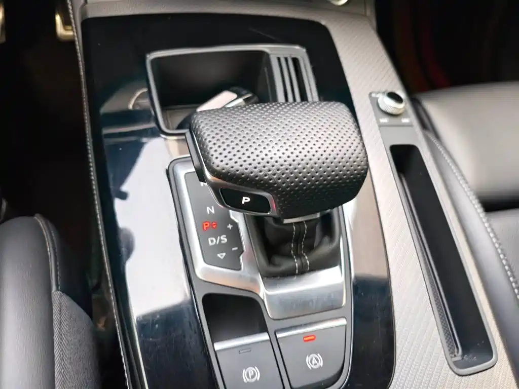 Audi Q5L 2024 40 TFSI Luxury Dynamic Edition