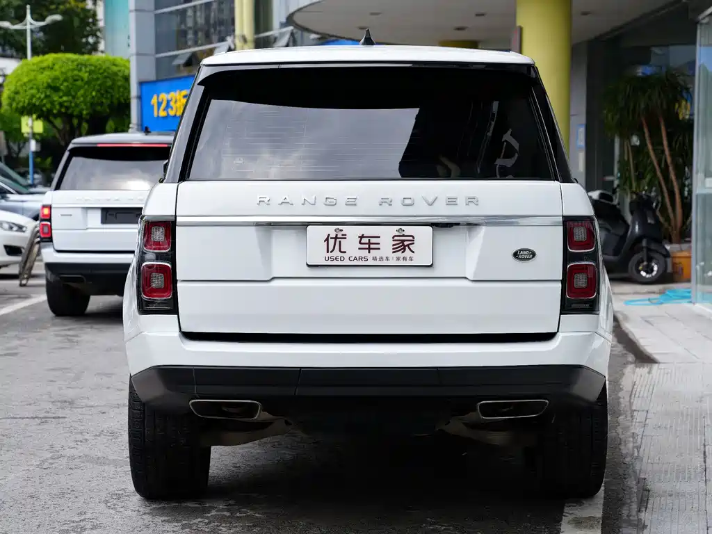 Range Rover 2021 3.0 L6 Heritage Extended Classic Edition