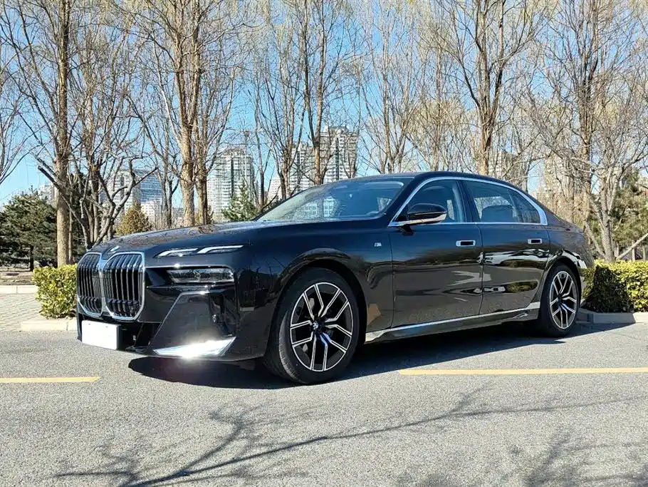 BMW 7 Series 2023 735Li M Sport Package
