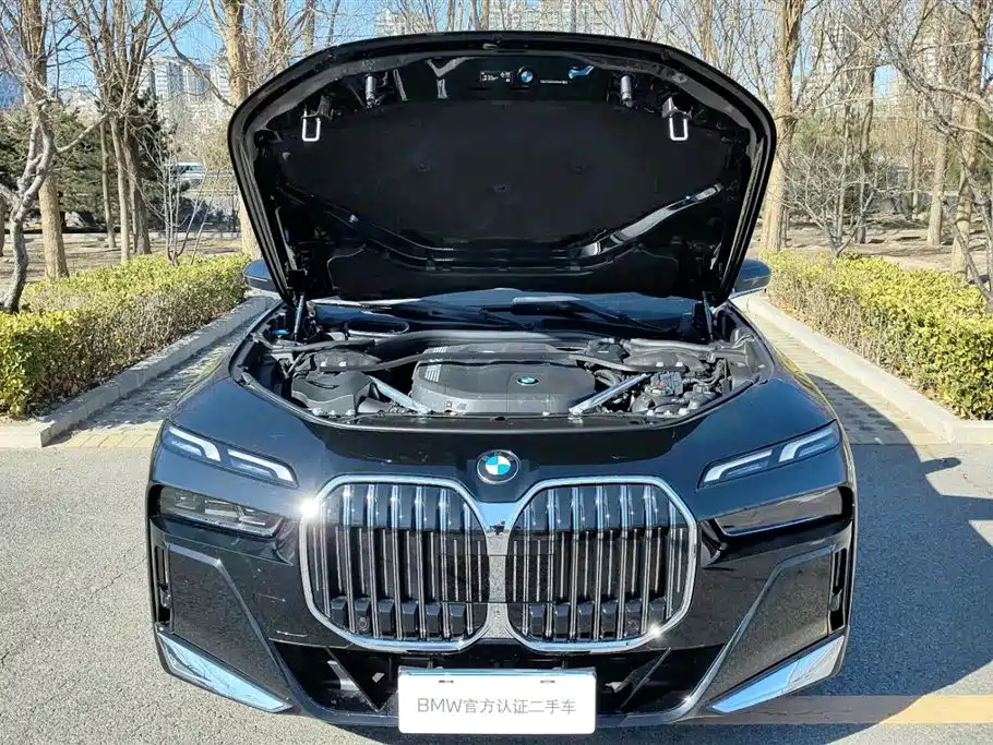 BMW 7 Series 2023 735Li M Sport Package