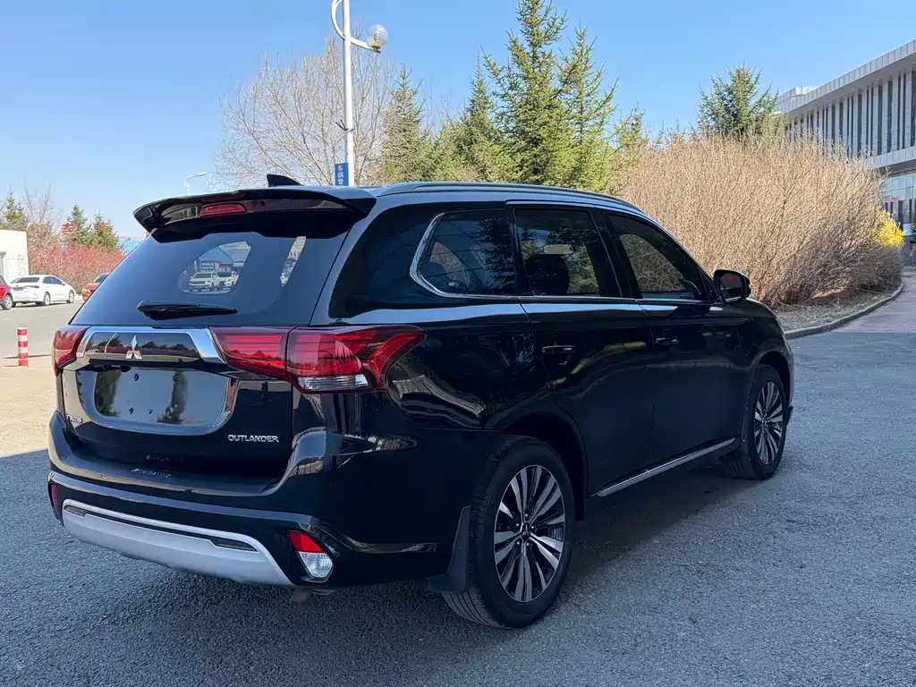 Outlander 2021 2.0L FWD Enjoy Edition 5-Seater