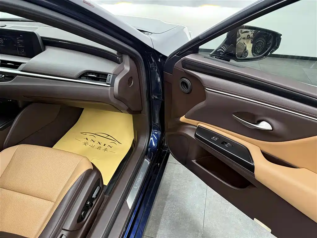 Lexus ES 2020 200 Excellence Edition