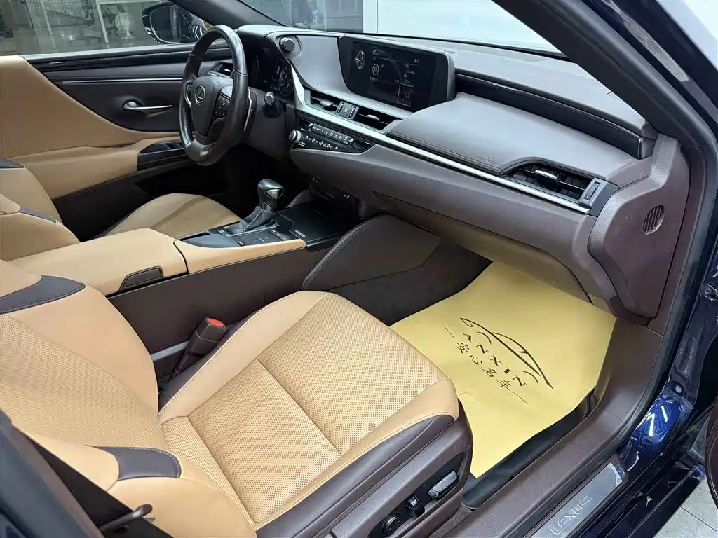 Lexus ES 2020 200 Excellence Edition