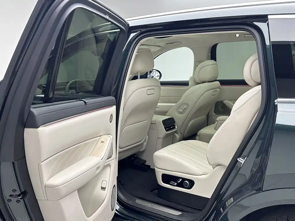 AITO M8 2025 EREV Max+ 53.4kWh 6-Seater with 192-Line LiDAR