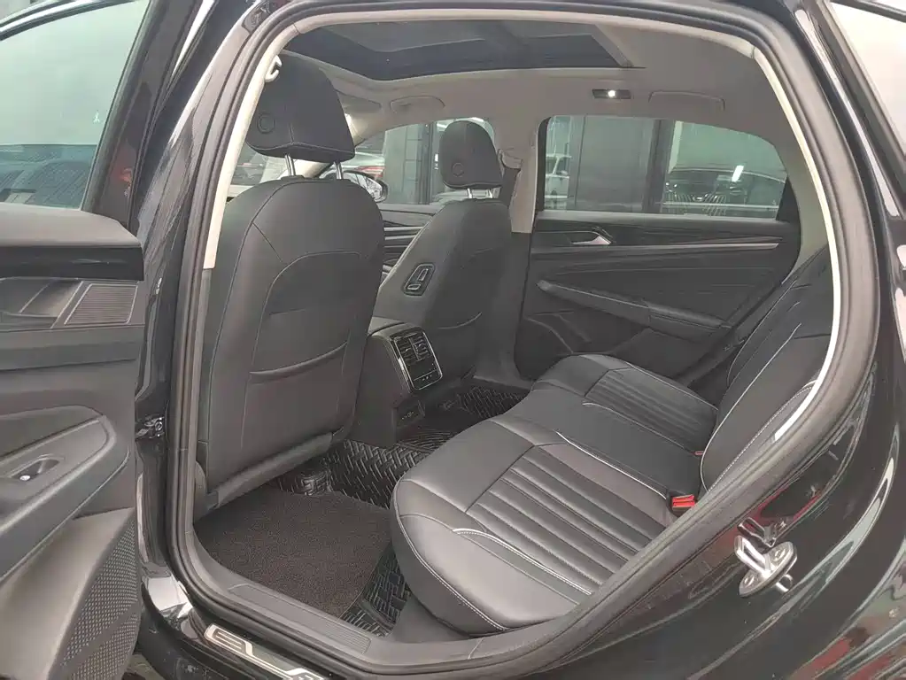 Volkswagen Passat 2022 330TSI Starlight Elite Edition