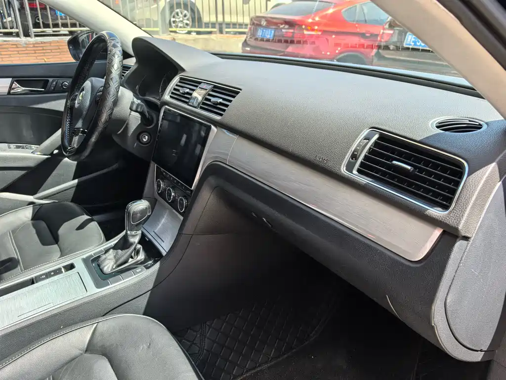 Volkswagen Passat 2015 1.8TSI DSG Zunjong Edition
