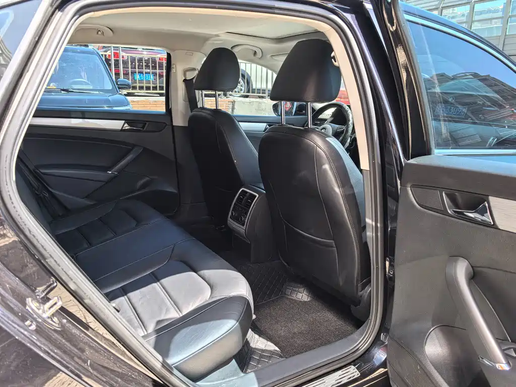 Volkswagen Passat 2015 1.8TSI DSG Zunjong Edition