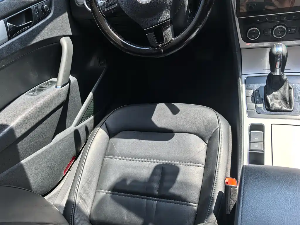 Volkswagen Passat 2015 1.8TSI DSG Zunjong Edition